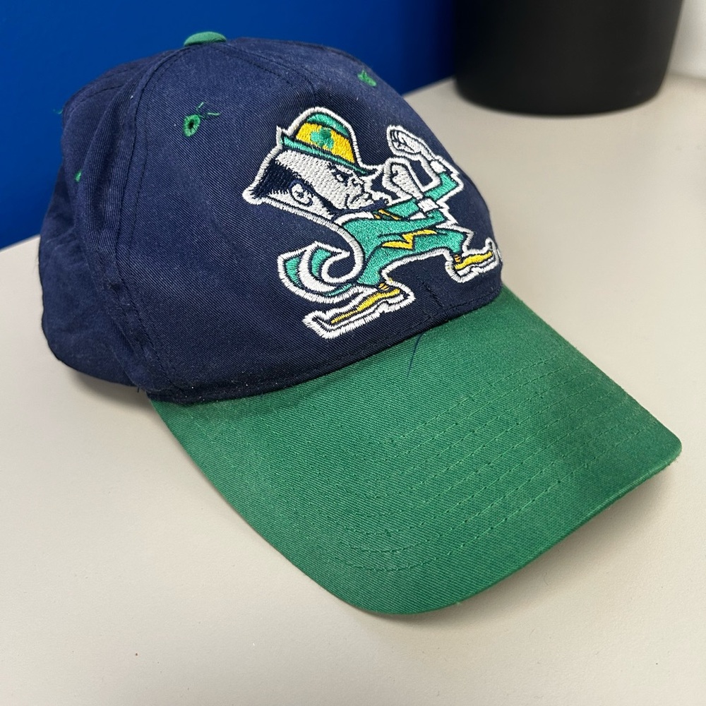 NOTRE DAME Men’s VTG Twins Enterprise Snapback Hat Logo Cap Fighting Irish